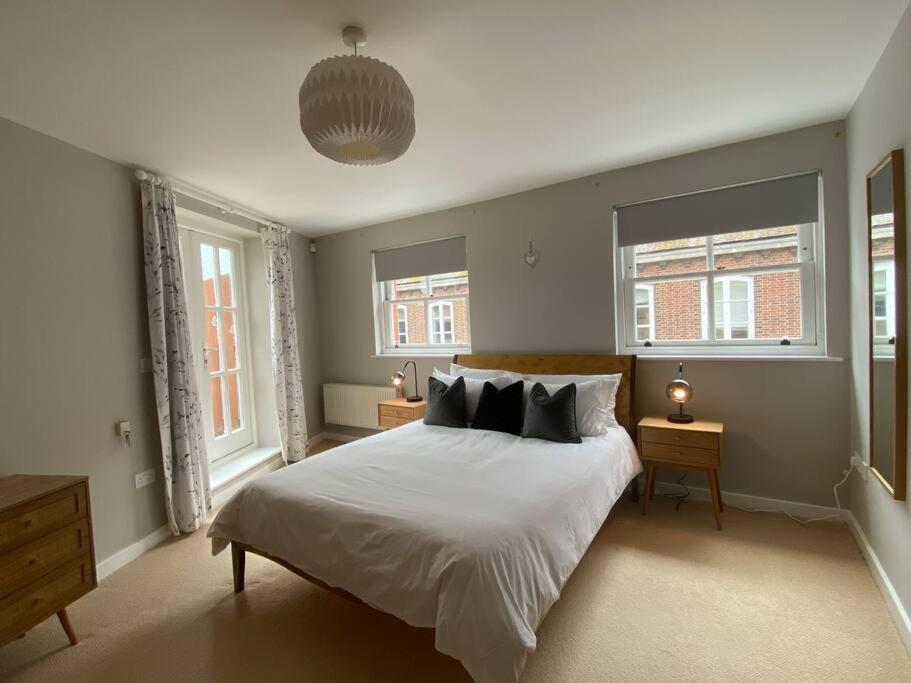 The Penthouse, Winchester Extérieur photo